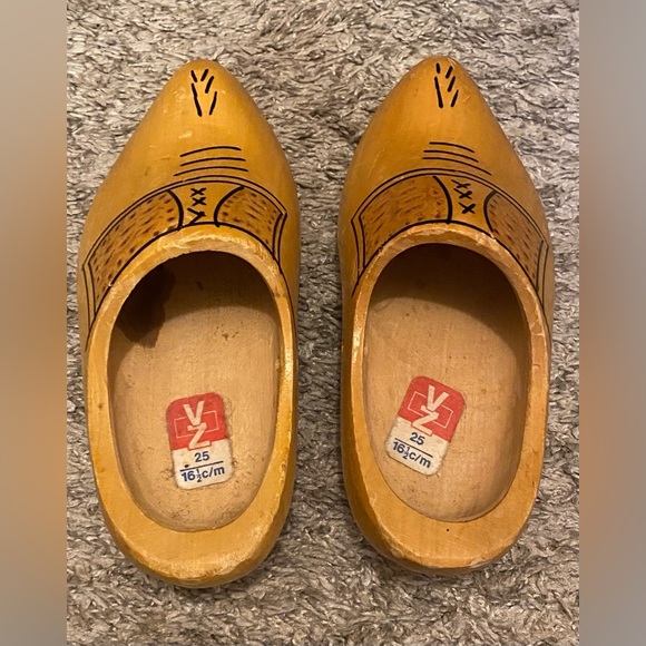 Vintage Hand Carved Holland Dutch Wooden Children’s Clogs - Picture 2 of 5